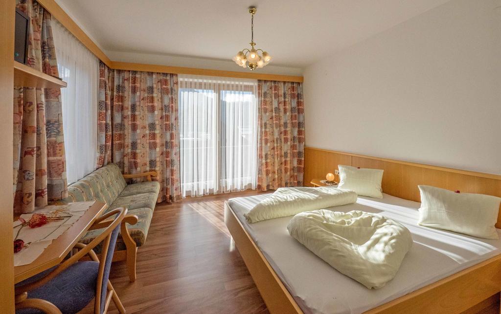 Haus Schluder - Familie Stanitzer Hotel Weissensee Ruang foto