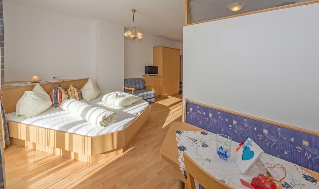 Haus Schluder - Familie Stanitzer Hotel Weissensee Ruang foto