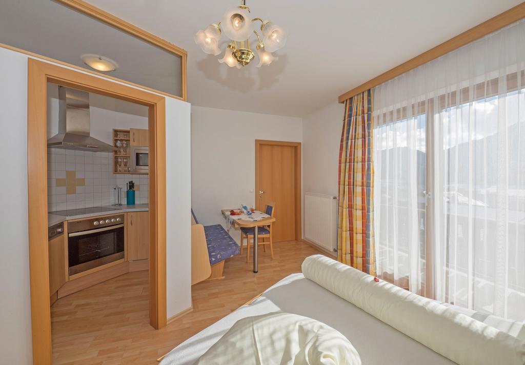 Haus Schluder - Familie Stanitzer Hotel Weissensee Ruang foto
